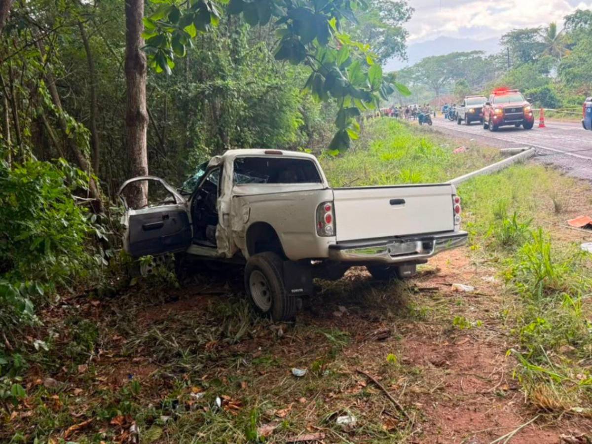Familiares esperan la entrega de cuerpos de las víctimas del accidente en Yoro