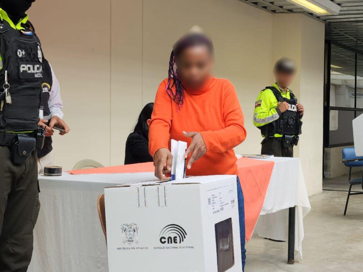 Arrancan elecciones en Ecuador con el sufragio de reos