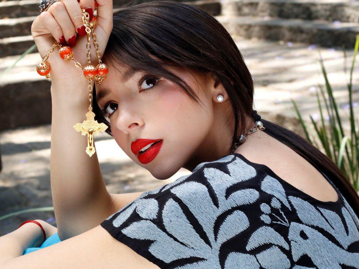 Ángela Aguilar revela por primera vez si usa esponjas