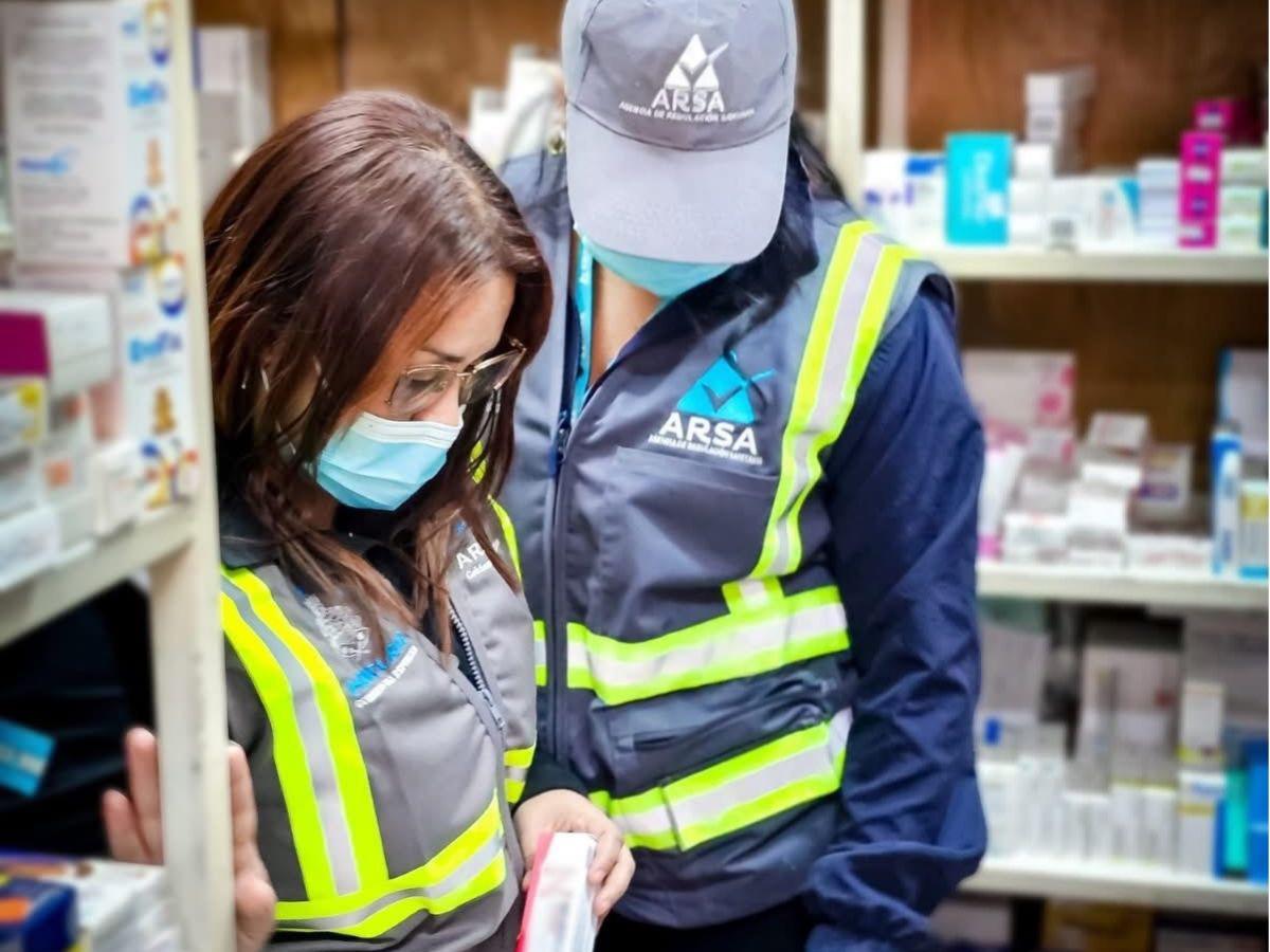¿Qué irregularidades detectó Arsa en negocios de alimentos y farmacias?