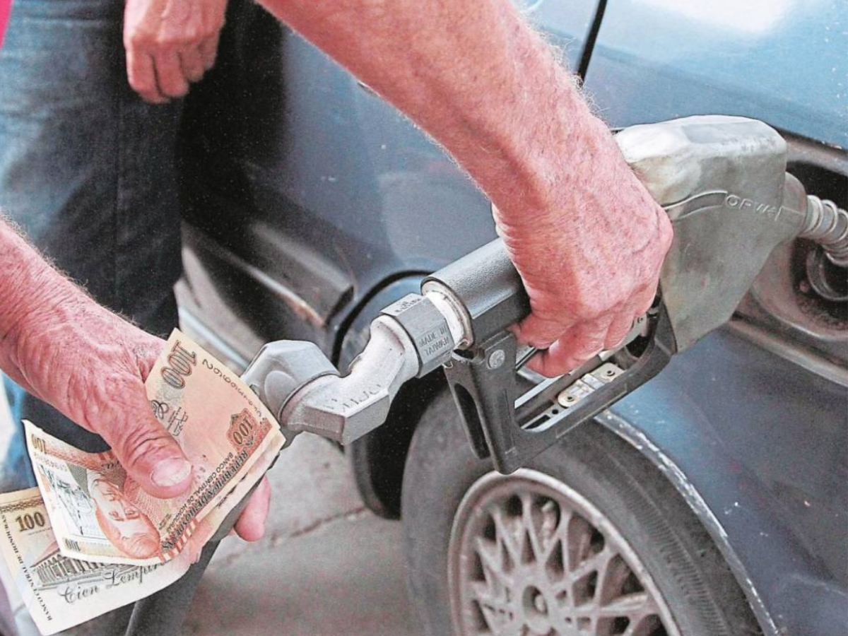 Anuncian aumentos y leves rebajas al precio de los combustibles
