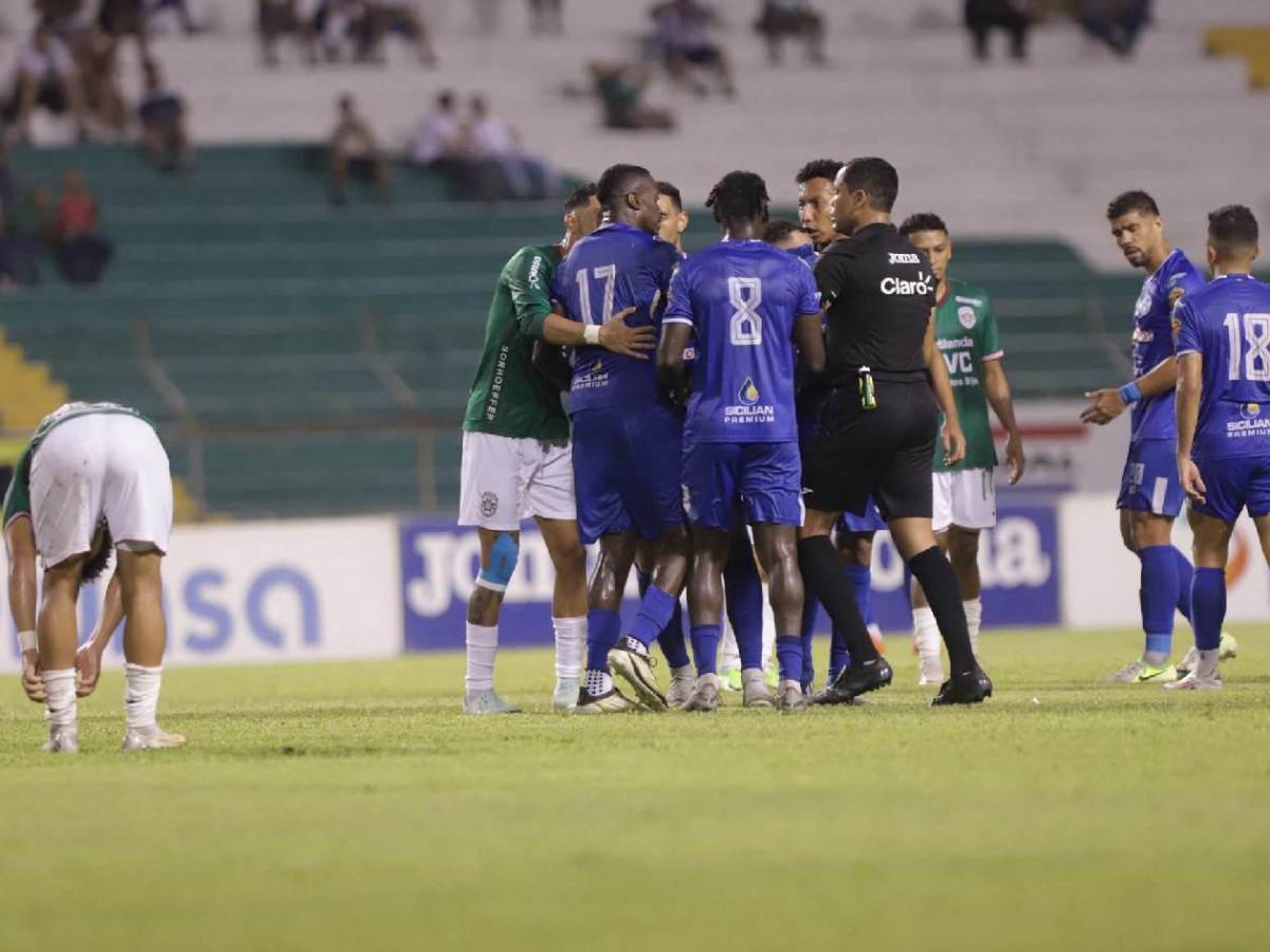 Sufrimiento de Marathón, jugador rompió en llanto, héroe inesperado y Victoria festeja