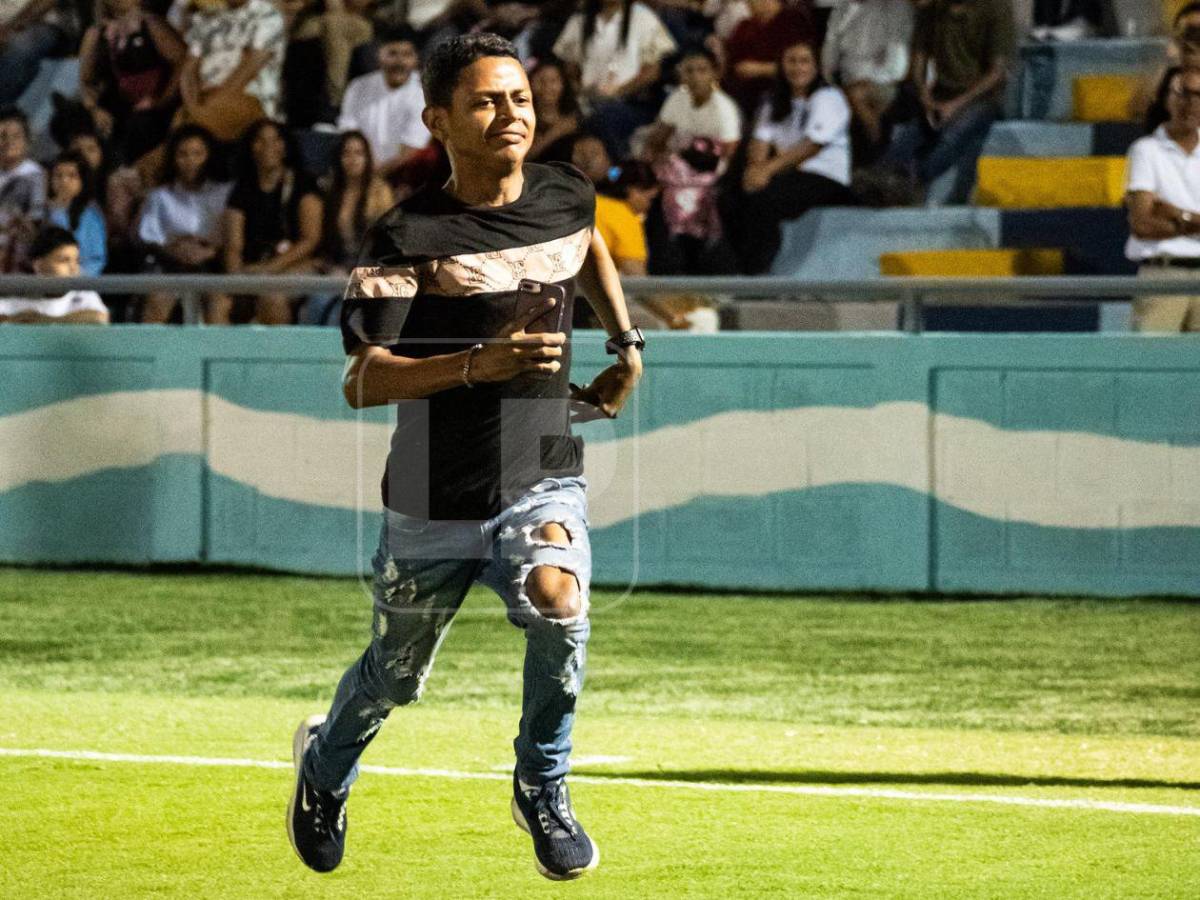 El partido de tiktokers en fotos: ternura, caos y despedidas