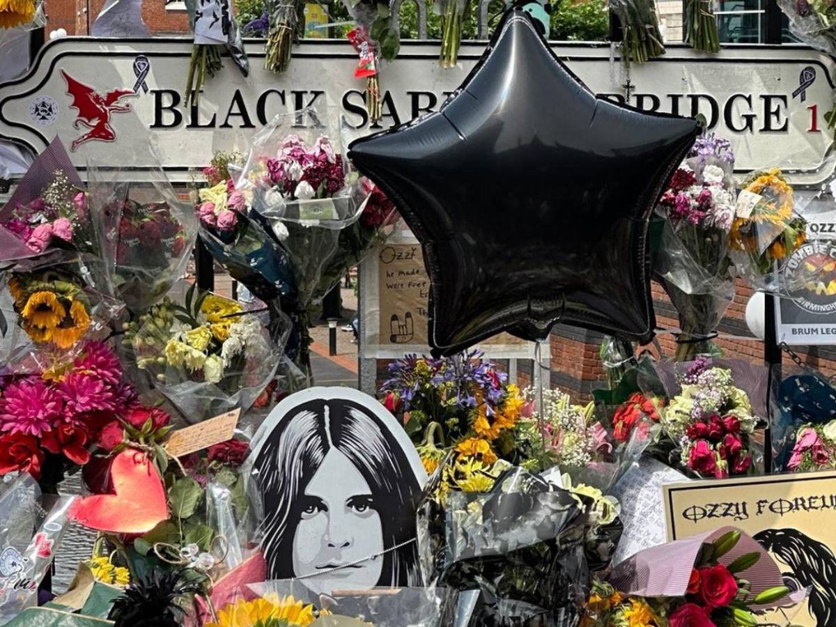 La familia Osbourne y miles de fans dan el último adiós a Ozzy