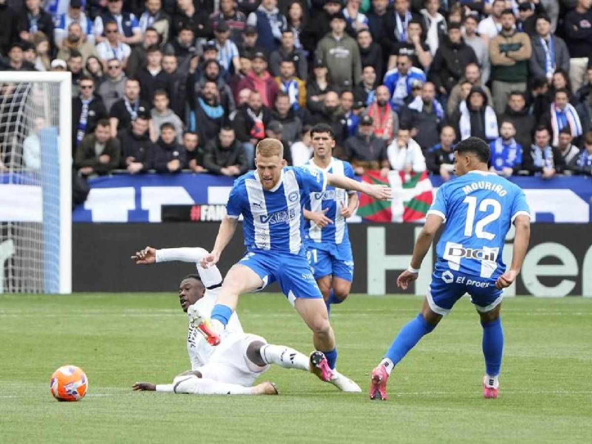 La terrible entrada de Mbappé a rival, gritos a Asencio y queja de Vinicius