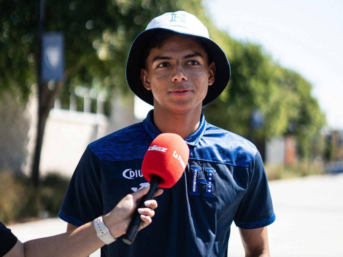 Ambiente y belleza en el partido Honduras-Curazao: ¿quién es la chica de blanco?