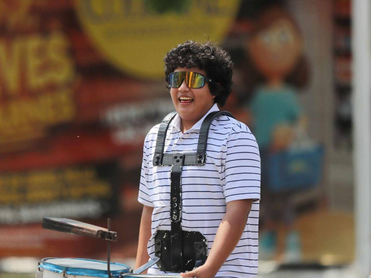 ¿Quién es la chica de espalda?, Show de Welcome con Platense y tristeza en UPNFM