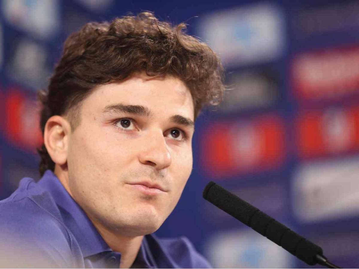 Barcelona quiere agitar el mercado: increíble oferta a Julián y revelan su postura