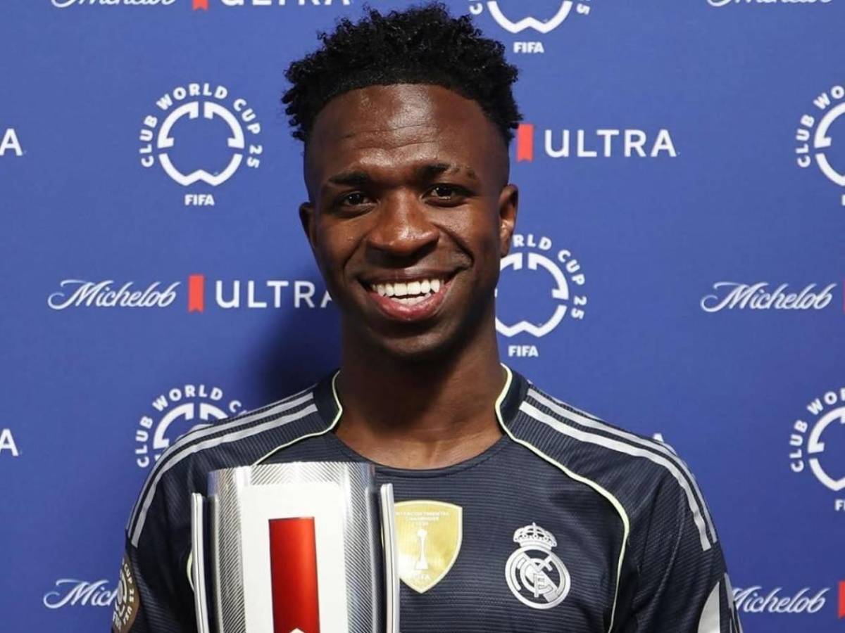 Vinicius es captado infraganti con famosa y ex de ella estalla: Es más feo