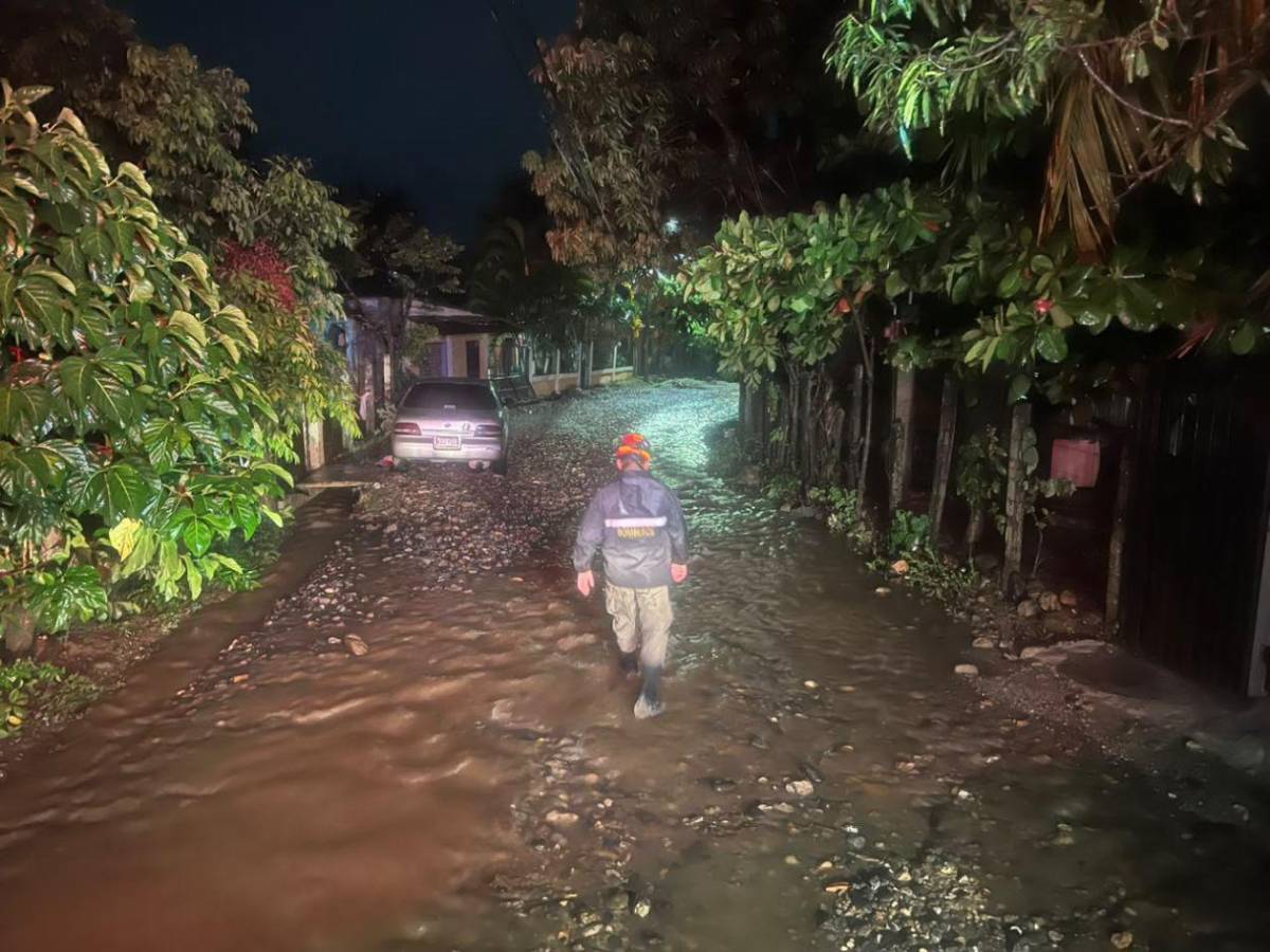 Torrenciales lluvias dejan viviendas afectadas, inundaciones e incomunicación en Quimistán