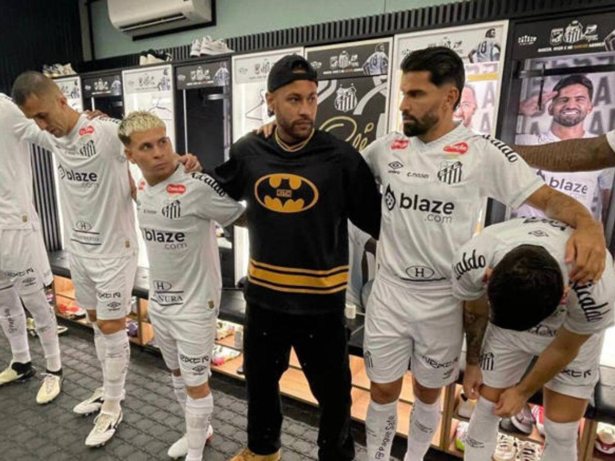 Neymar compra excéntrico Batimóvil ilegal: Por esta razón no lo puede usar