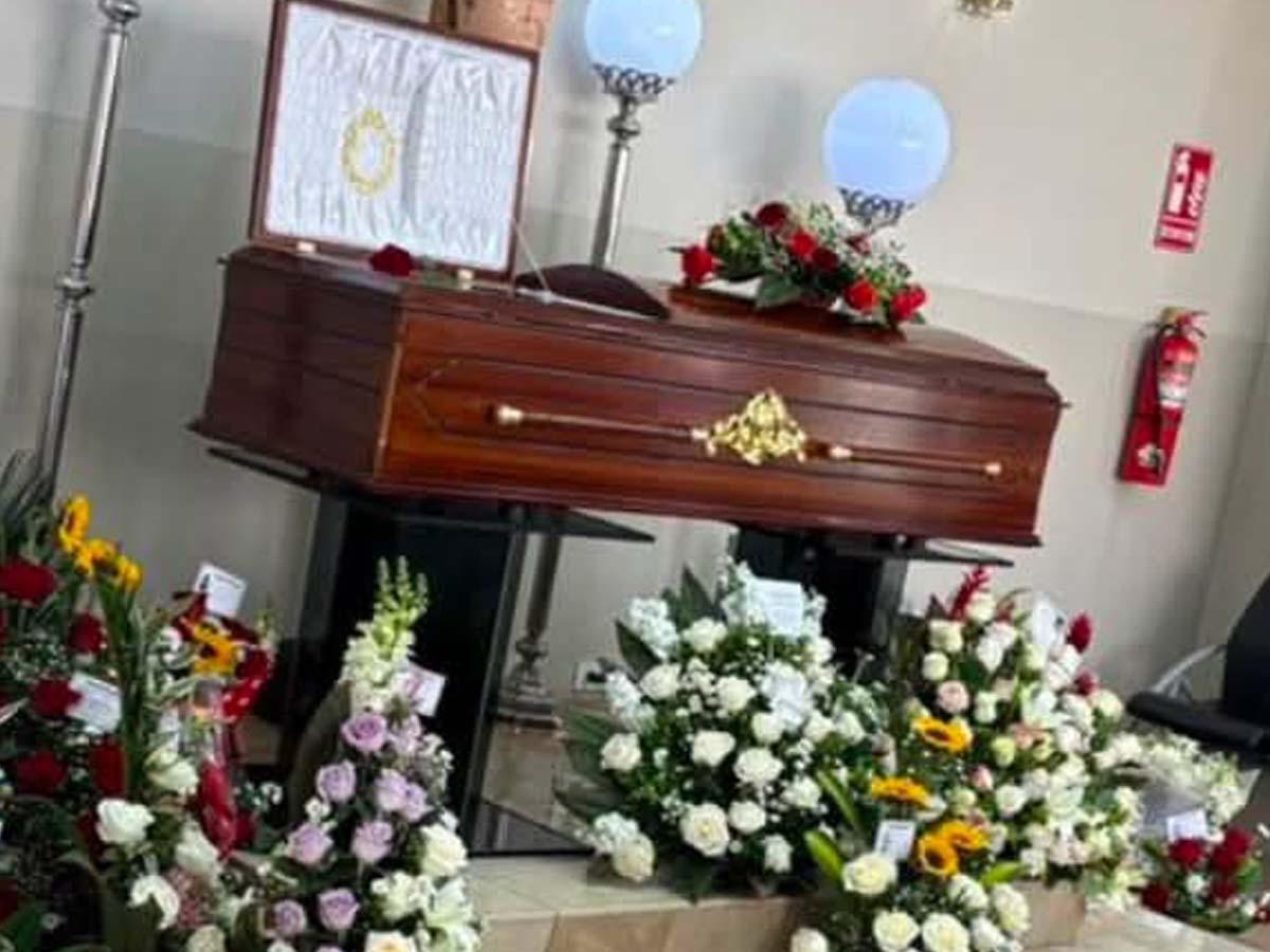 Sicario fingió llevarle un ramo de flores a maestra para atacarla a balazos