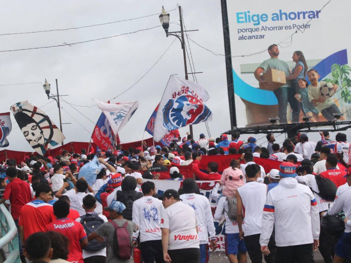 ¡Ambientazo! Fiesta de la Ultra Fiel y las chicas sensación en el Chelato Uclés