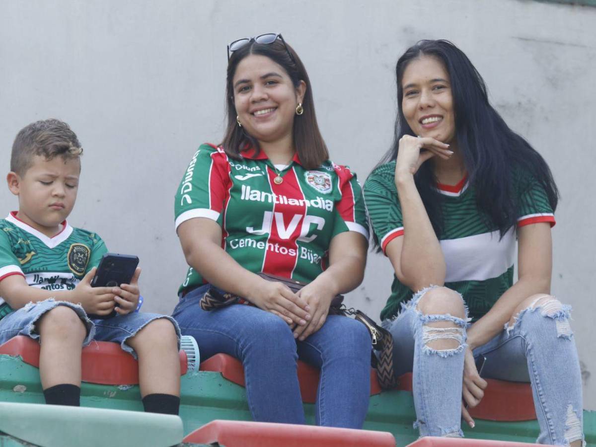 Las bellas chicas que adornaron el derbi Marathón-Real España en el Yankel