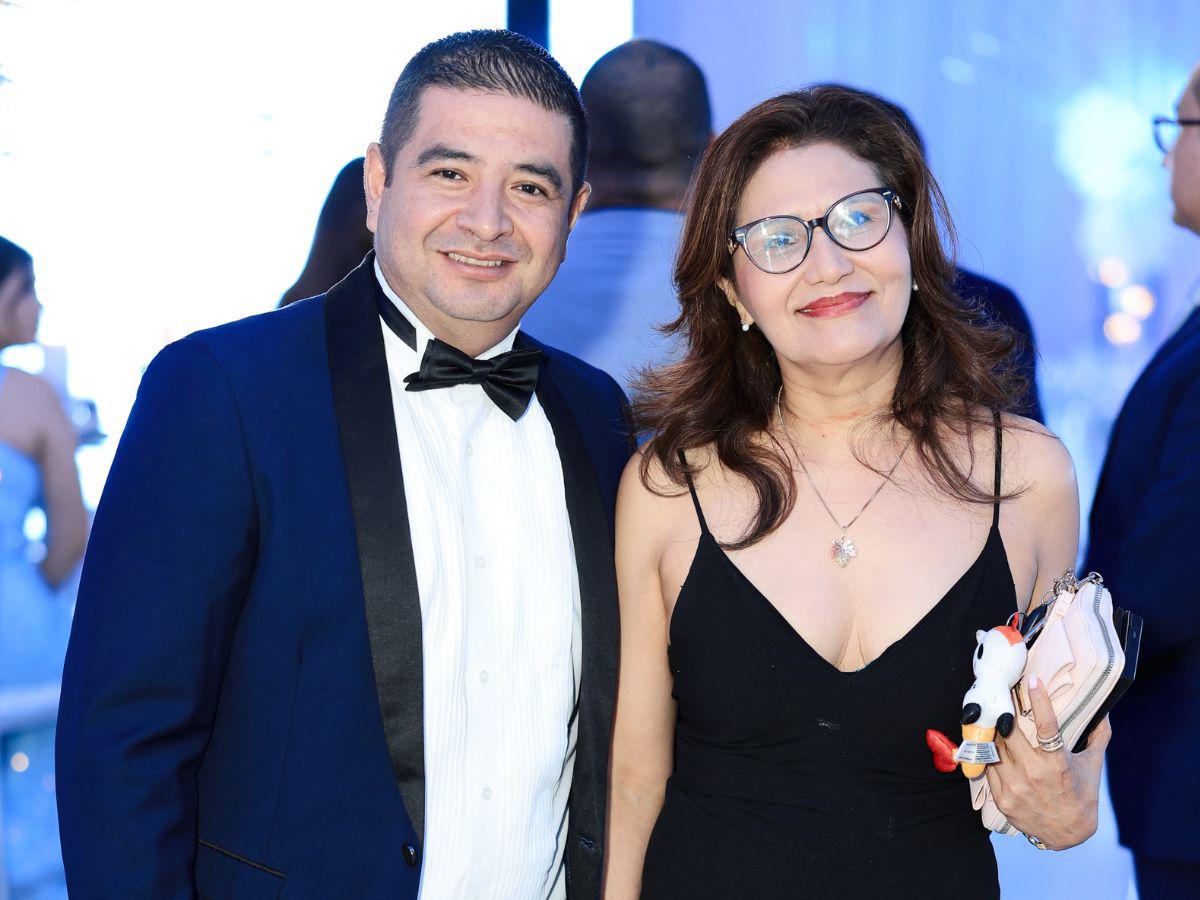 UTH y Grupo Inversa celebra su cena navideña con una noche inspirada en La Reina de Hielo y El Cazador