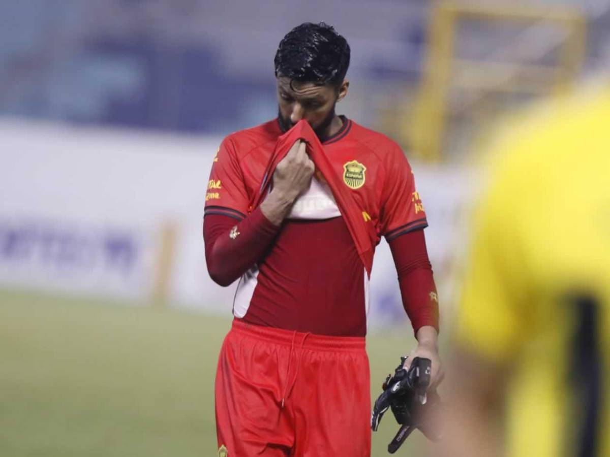 Jeaustin Campos se pelea con hinchas, Olimpia sufre, linduras y descuido en Comayagua