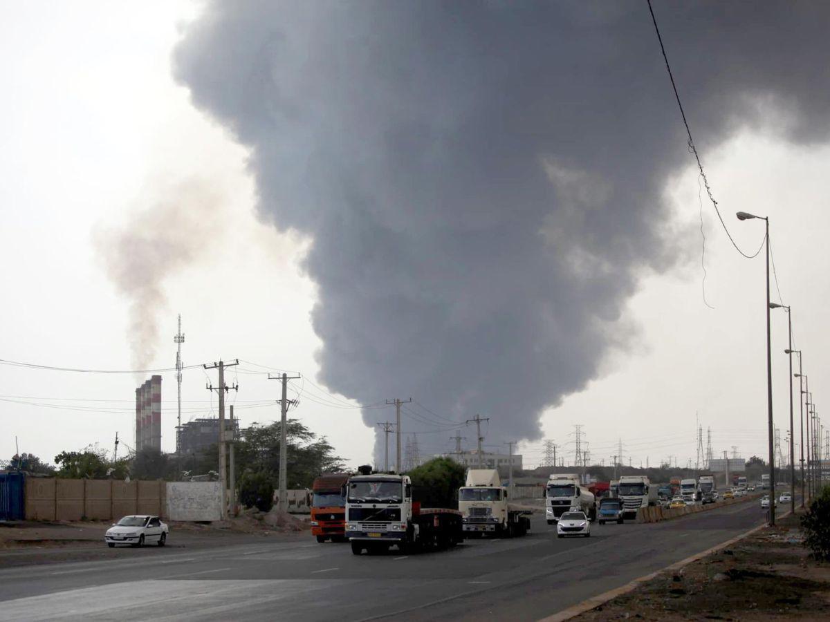 Masiva explosión causa cinco muertos y más de 500 heridos en un puerto de Irán