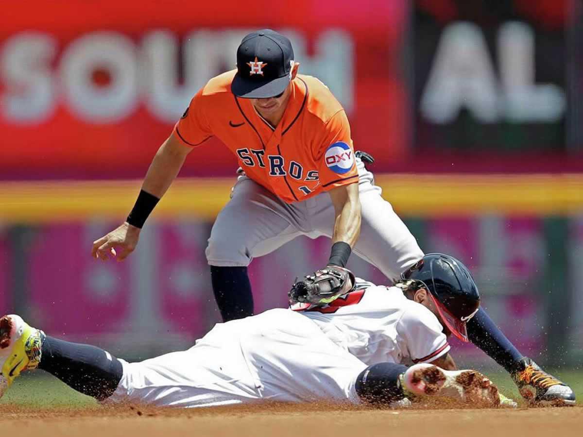 Mauricio Dubón sigue brillando y Astros triunfan sobre Bravos