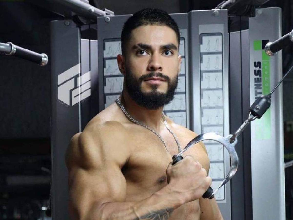 Conmoción: encuentran muerto a fisicoculturista en un baño; tenía disparos