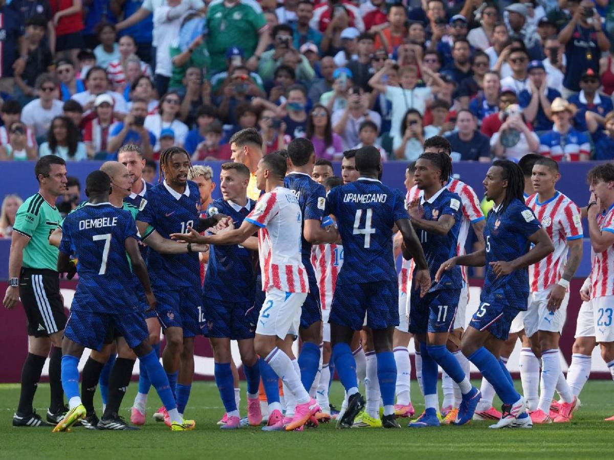 La pelea de Mbappé vs Paraguay, insulto del francés y le celebró en la cara a rival