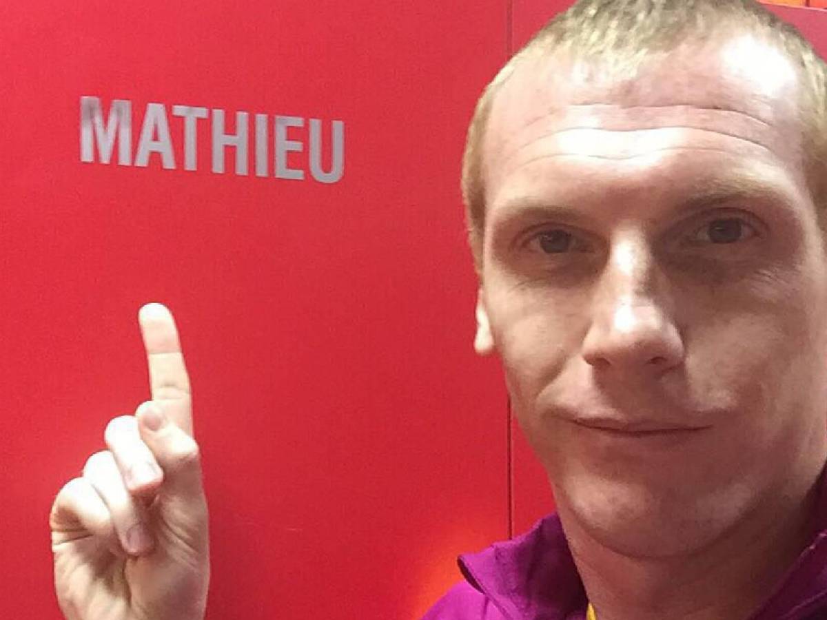 Fue campeón con el Barcelona, se hizo viral trabajando en una tienda y ahora revela su oscuro secreto