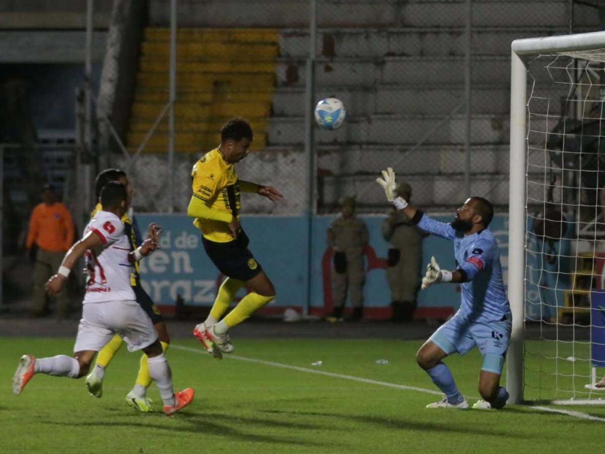 Hija de leyenda, enfado de Menjívar, las grúas en el Nacional y petición a Moya