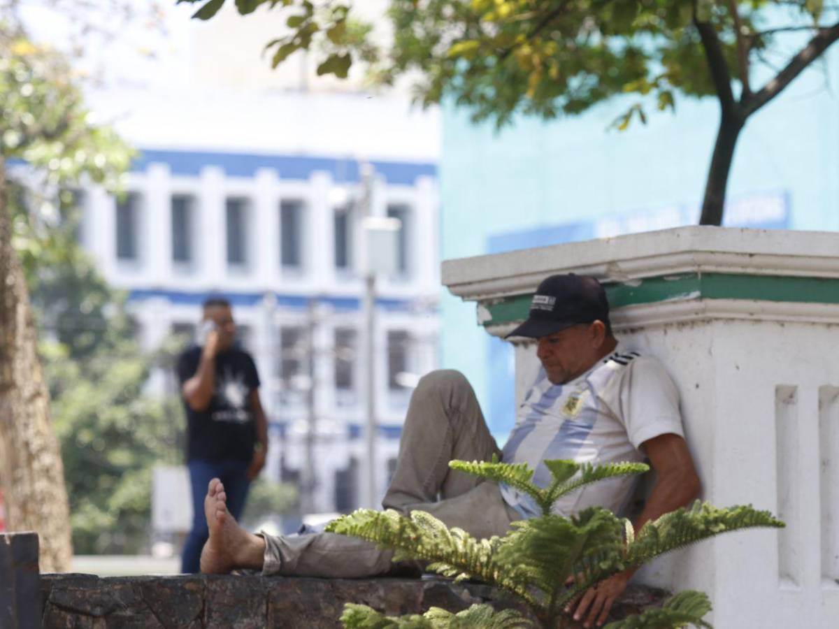 No espere a tener sed: El error diario que podría causarle un golpe de calor