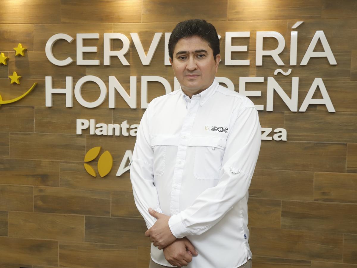 El ingeniero Abner Molina, director de la planta de cerveza de Cervecería Hondureña, asegura que los colaboradores son quienes marcan la diferencia en el mercado.