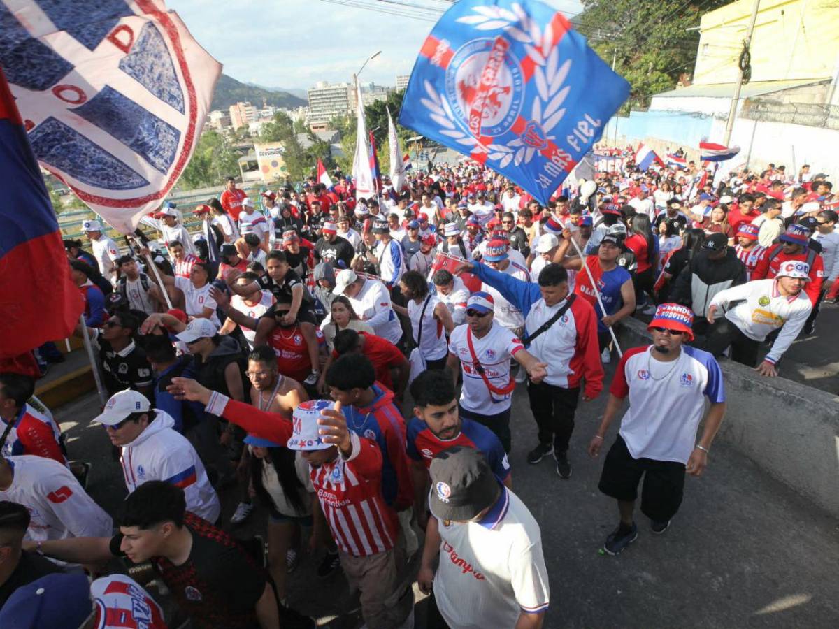 Las bellezas del clásico, show de Ultra Fiel y ambientazo para el Olimpia-Motagua