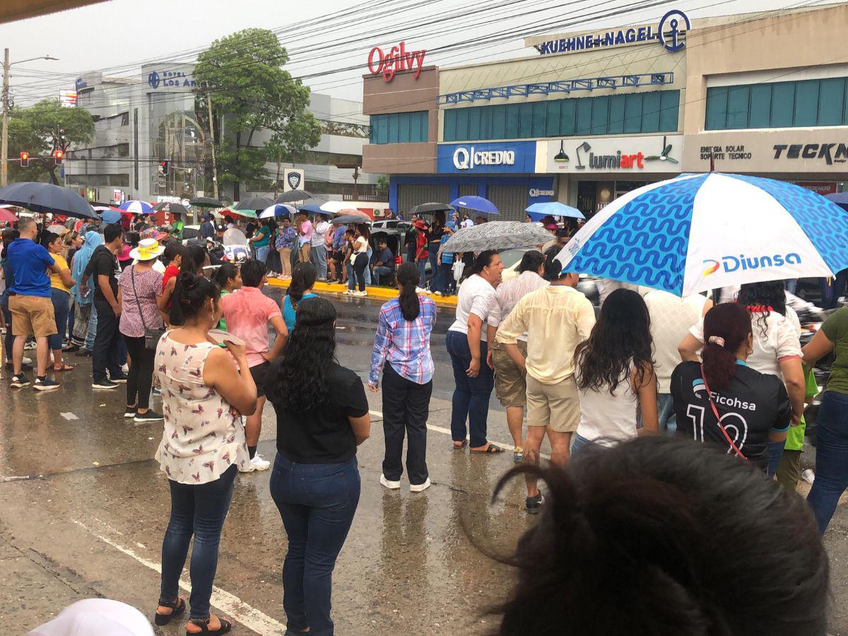Ni la lluvia detuvo el desfile: San Pedro Sula celebra con orgullo su feria