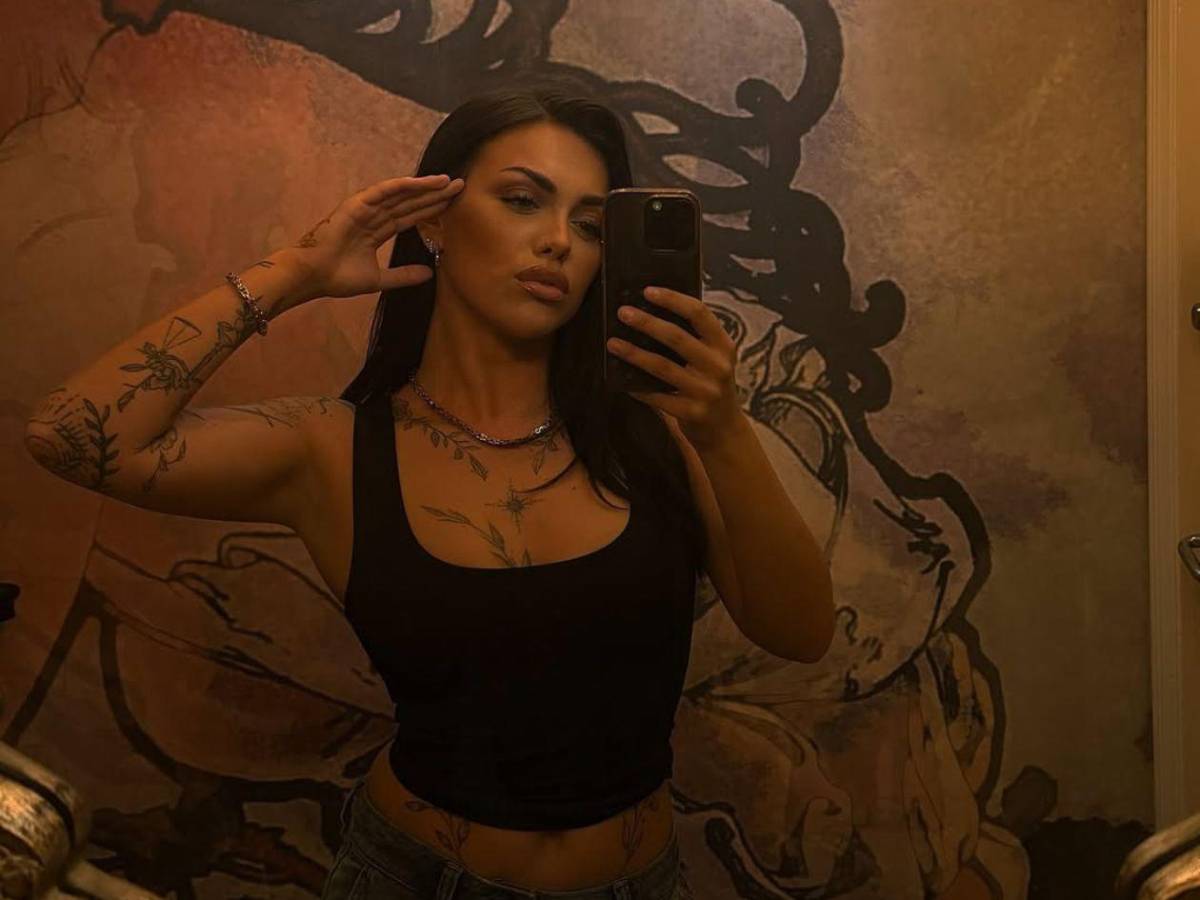 Vinculan a jugador de la Premier League con modelo de contenido para adultos