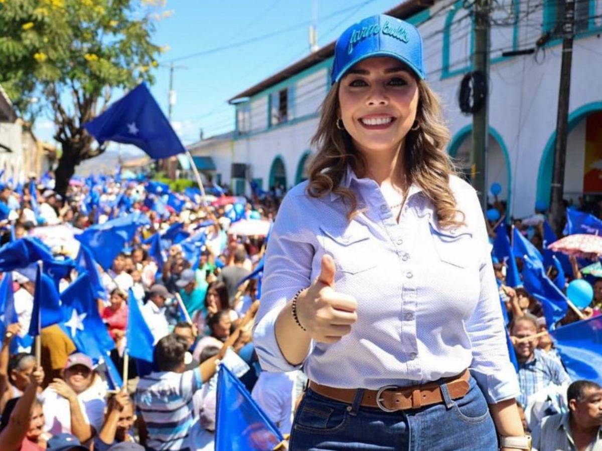 María Antonieta Mejía explota contra Ana García por criticar a Nasry Asfura