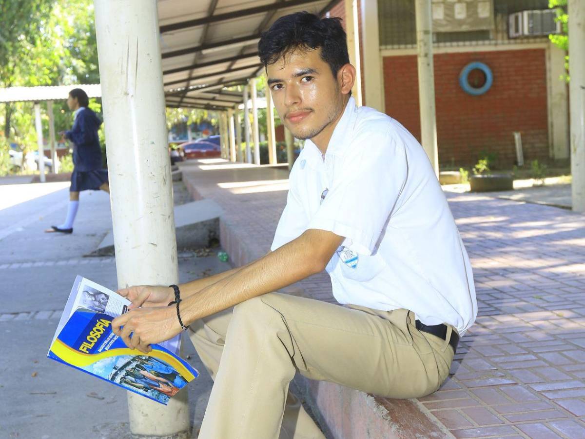 Orgullo académico: Ellos son los 8 mejores estudiantes del JTR este 2025