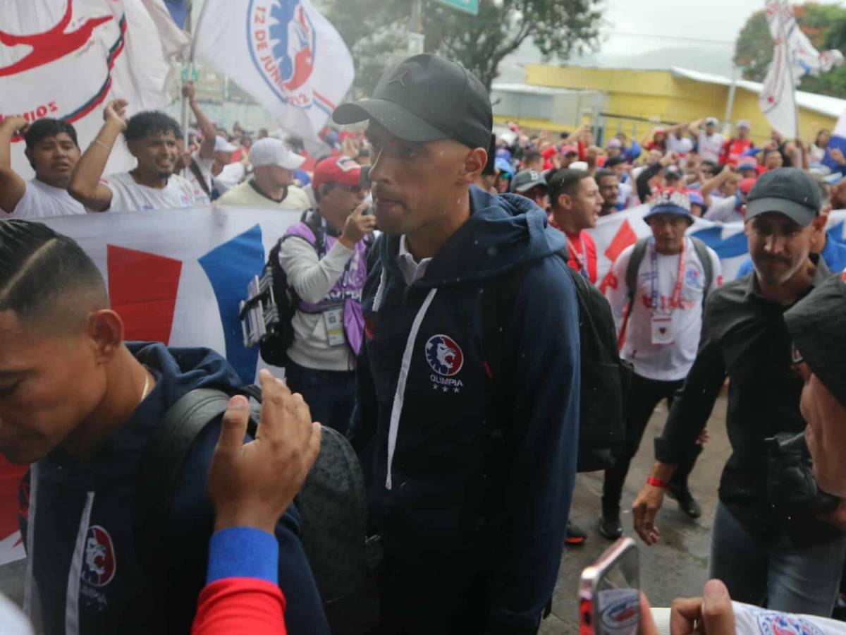 Tensión: Encerrona de la Ultra Fiel a futbolistas del Olimpia y así terminó todo