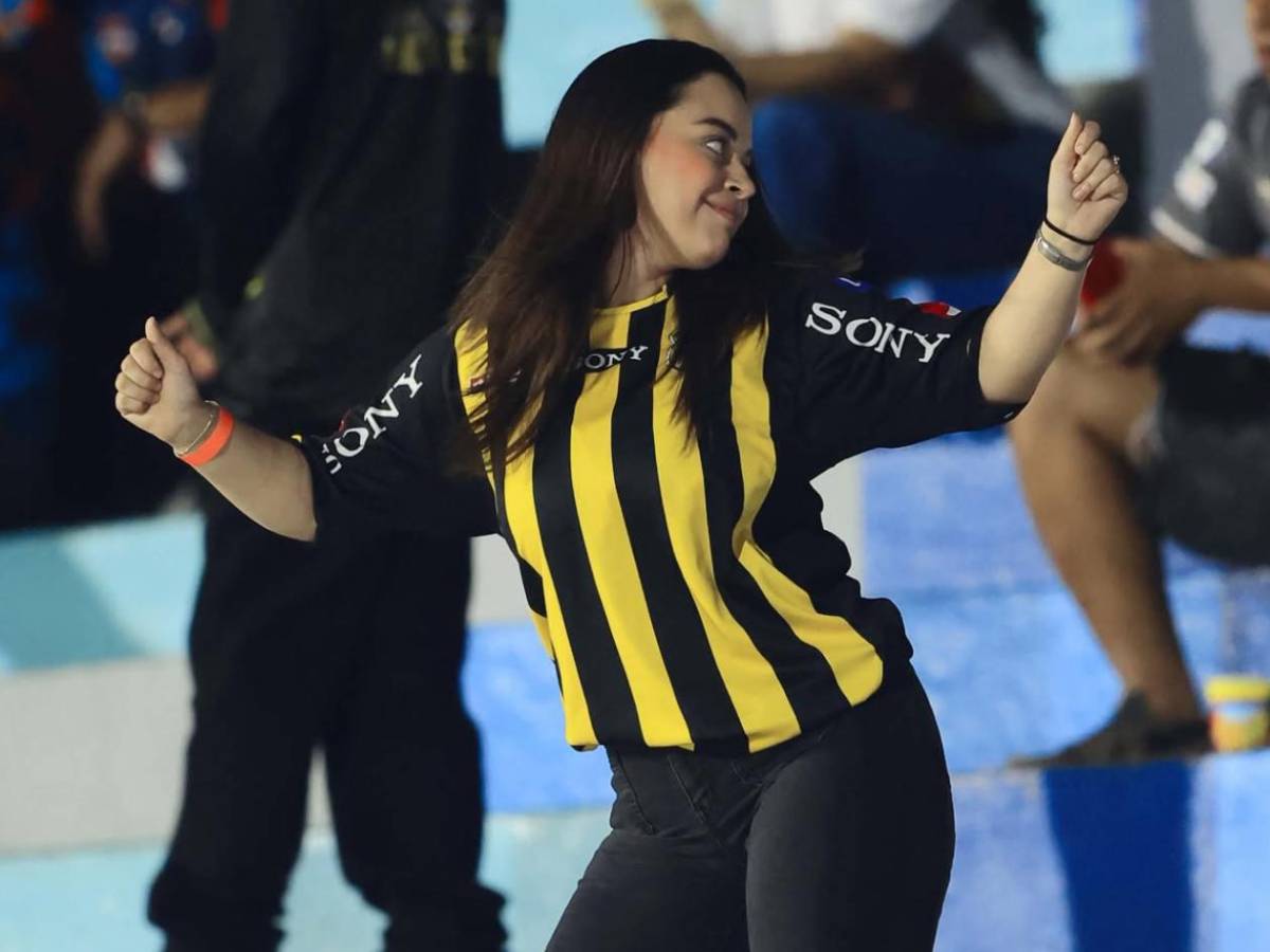 Locura del Real España, amargura y bronca en Olimpia, billetazos y polémico gesto
