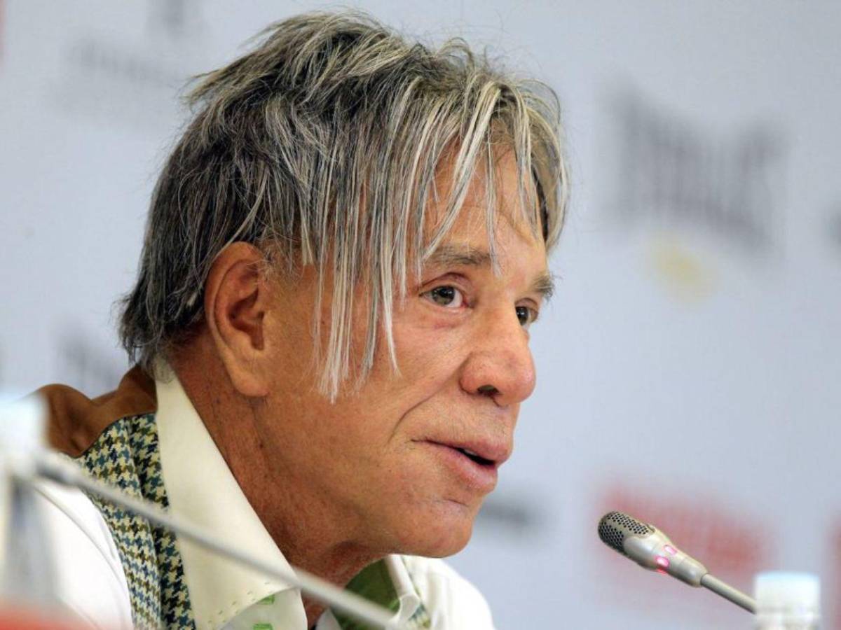Mickey Rourke niega haber creado una campaña para recaudar fondos