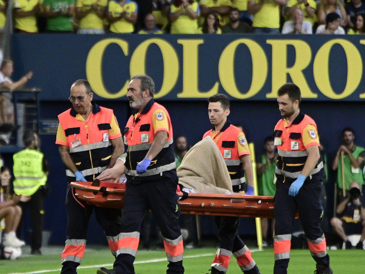 Ter Stegen fue retirado en camilla.