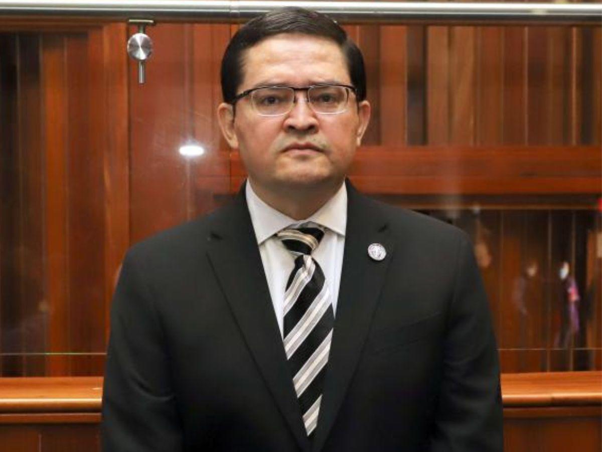 Daniel Sibrián presenta su renuncia ante el Congreso Nacional