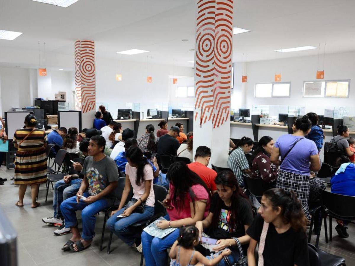 RNP extiende horarios ante largas filas para reclamar el DNI en SPS