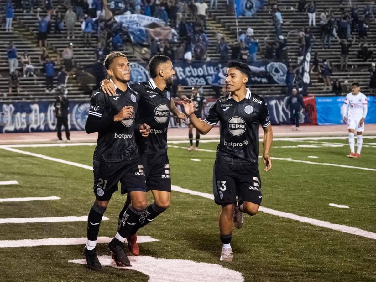 A los golpes Olimpia y Motagua: zafarrancho, expulsados y bellezas en New Orleans