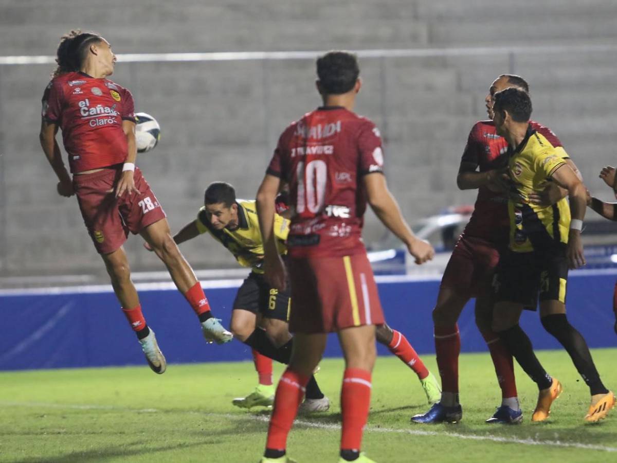 Pelea entre jugadores de Real España, festejo de Génesis y las chicas