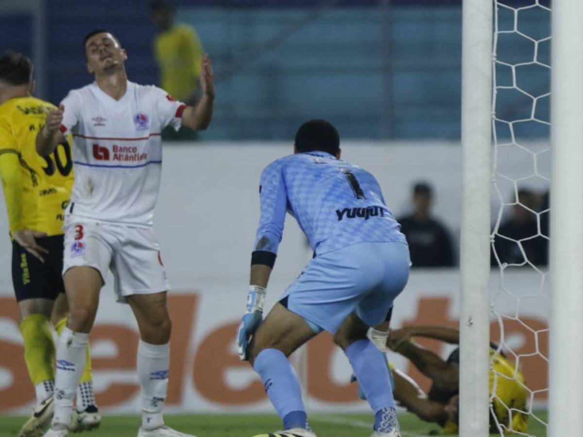 Real España celebra, Olimpia sufre y discusión de compañeros, culpable y desmayo