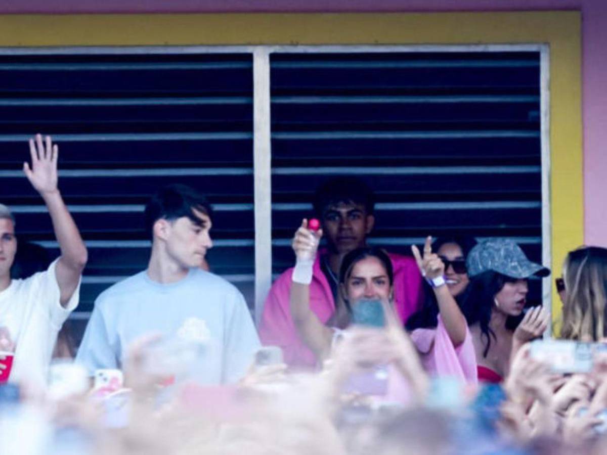 Jugadores del Barcelona asisten al show de Bad Bunny: Lamine estuvo con su novia