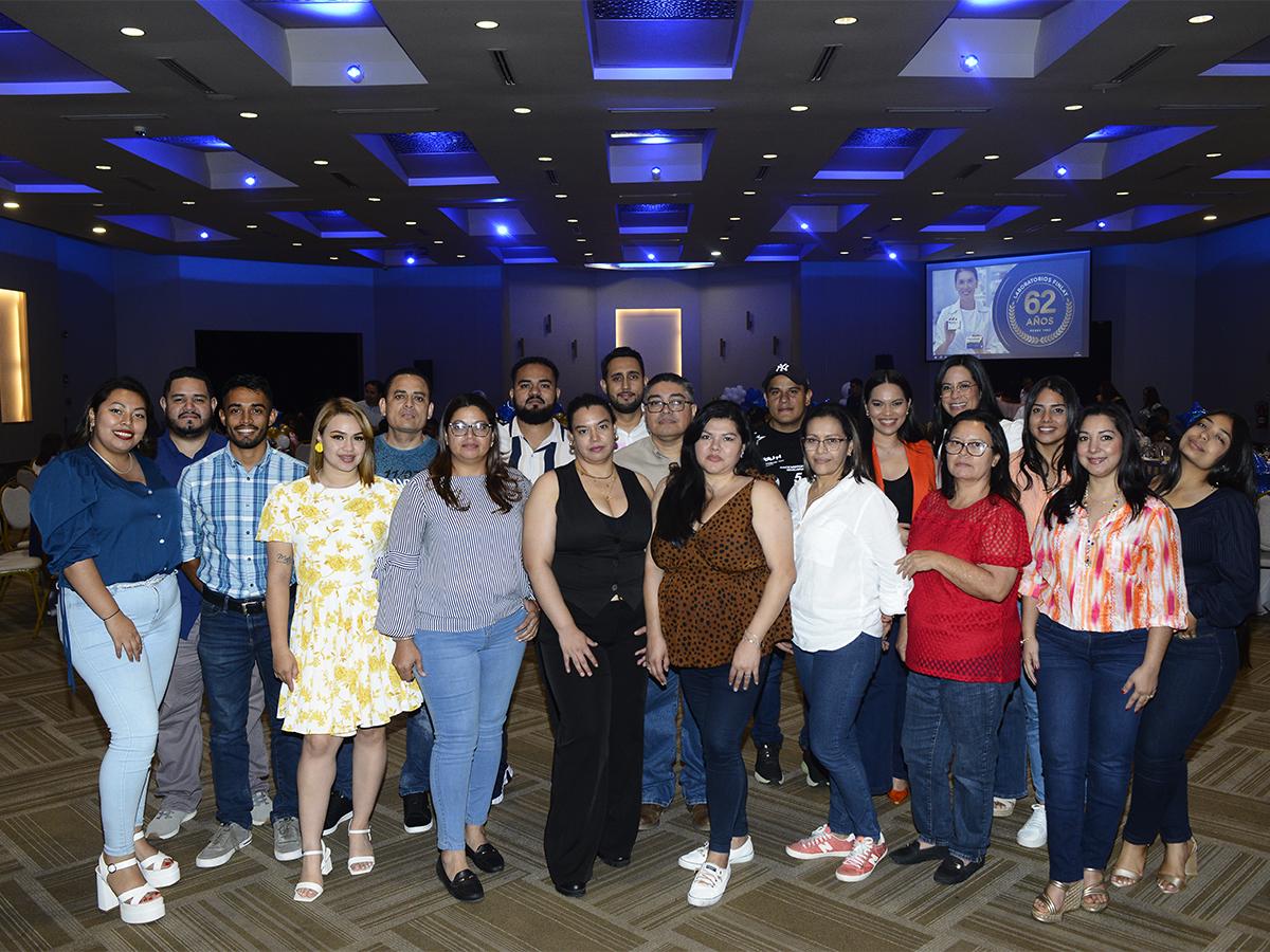 Los colaboradores y ejecutivos de los diferentes departamentos y ciudades se reunieron para ser parte de la celebración del 62 aniversario de Laboratorios Finlay.