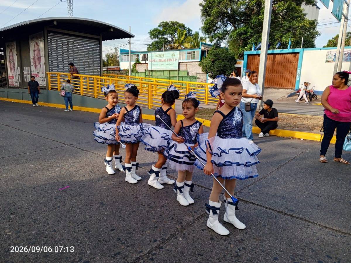 Así se viven los desfiles de prebásica por los 205 años de independencia en Tegucigalpa