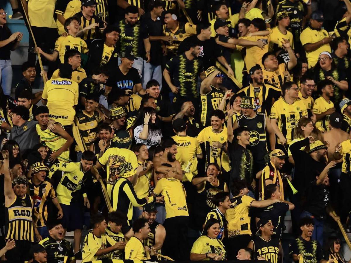 Locura del Real España, amargura y bronca en Olimpia, billetazos y polémico gesto