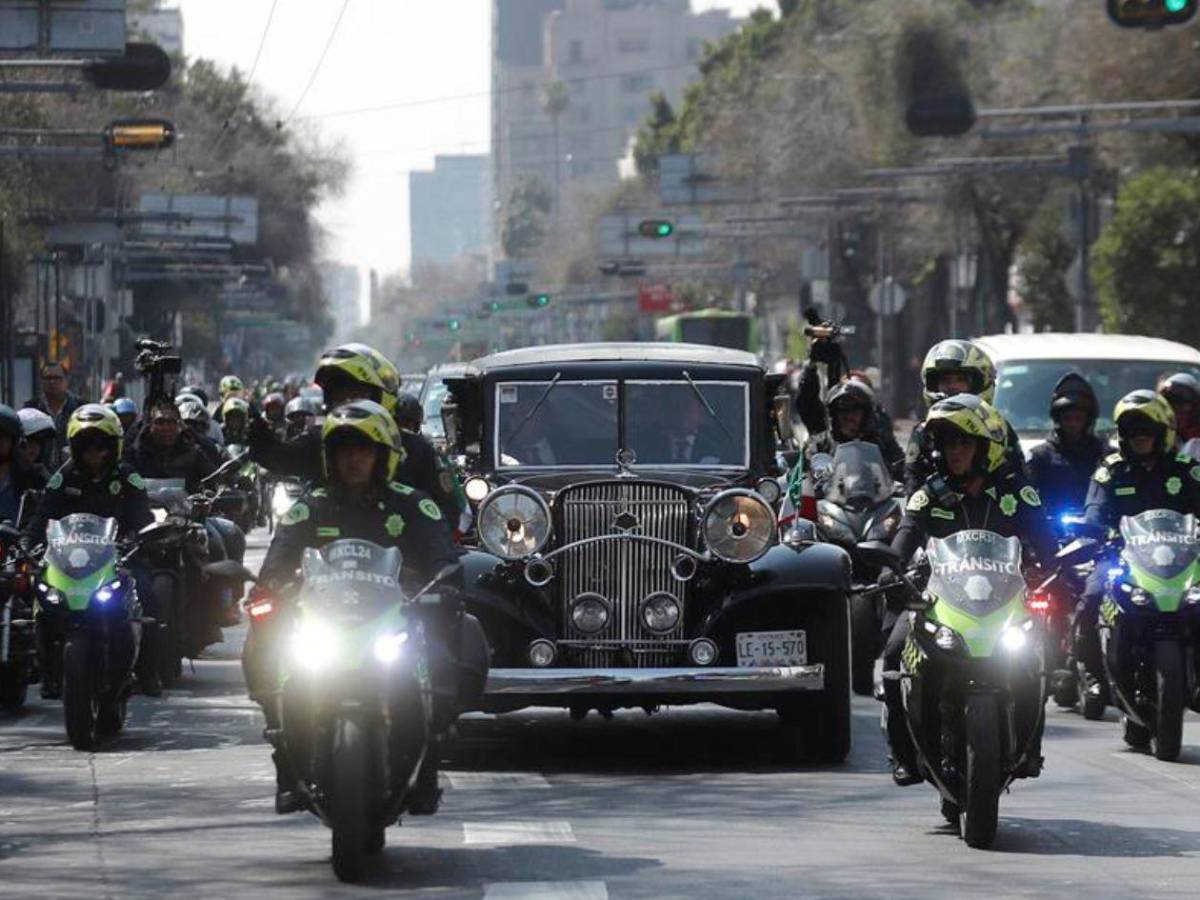 Miles de mexicanos dicen adiós a Paquita la del Barrio