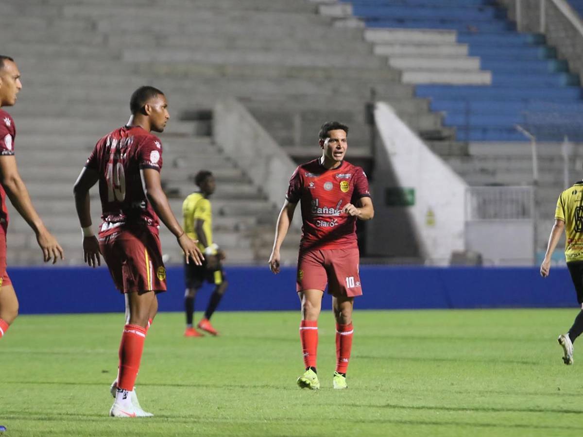 Pelea entre jugadores de Real España, festejo de Génesis y las chicas