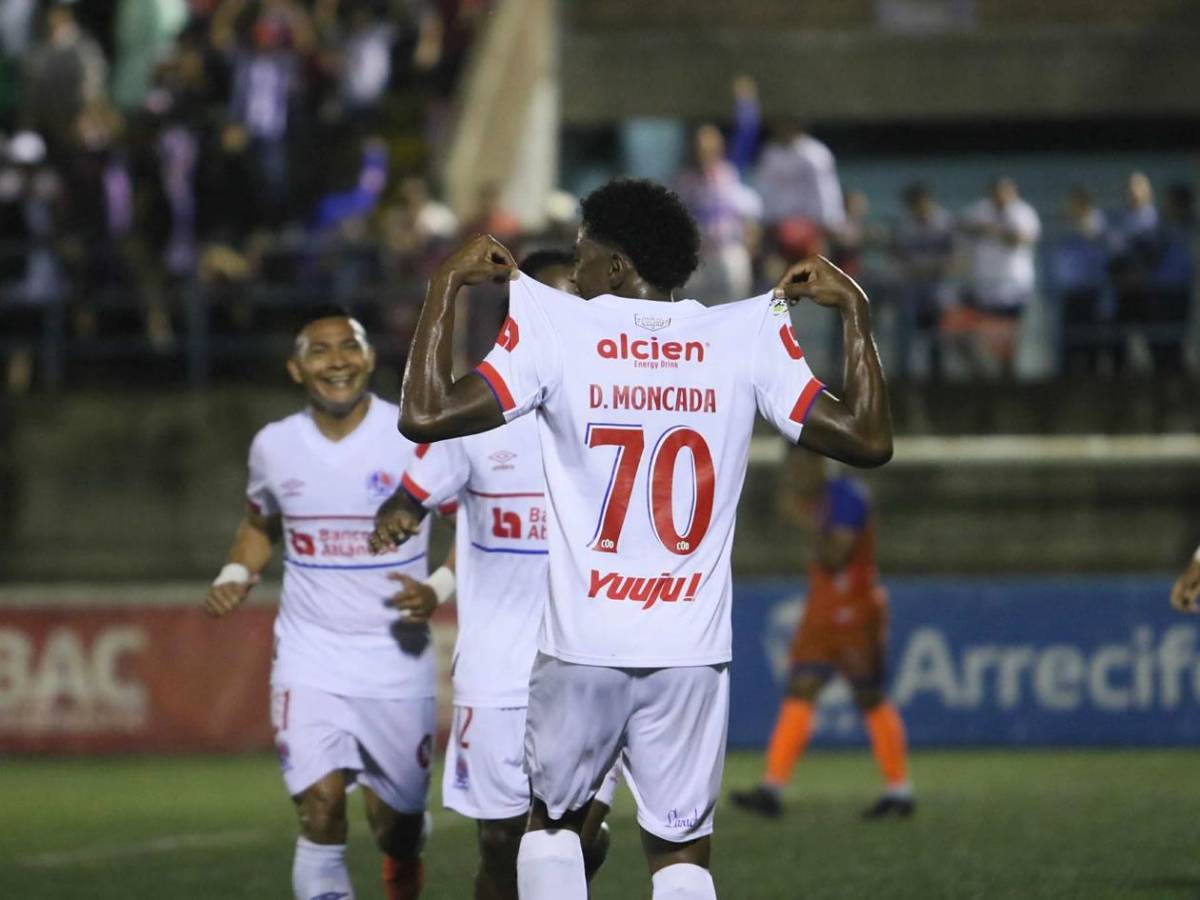 Olimpia y Real España festejan remontadas, jugador termina de portero, inundados y bellezas