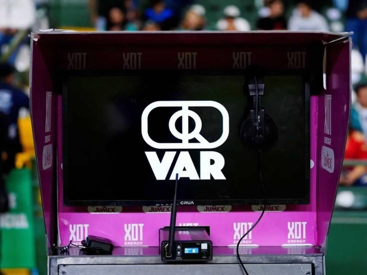 Nuevas reglas en el fútbol: VAR, porteros en peligro y fuera de juego